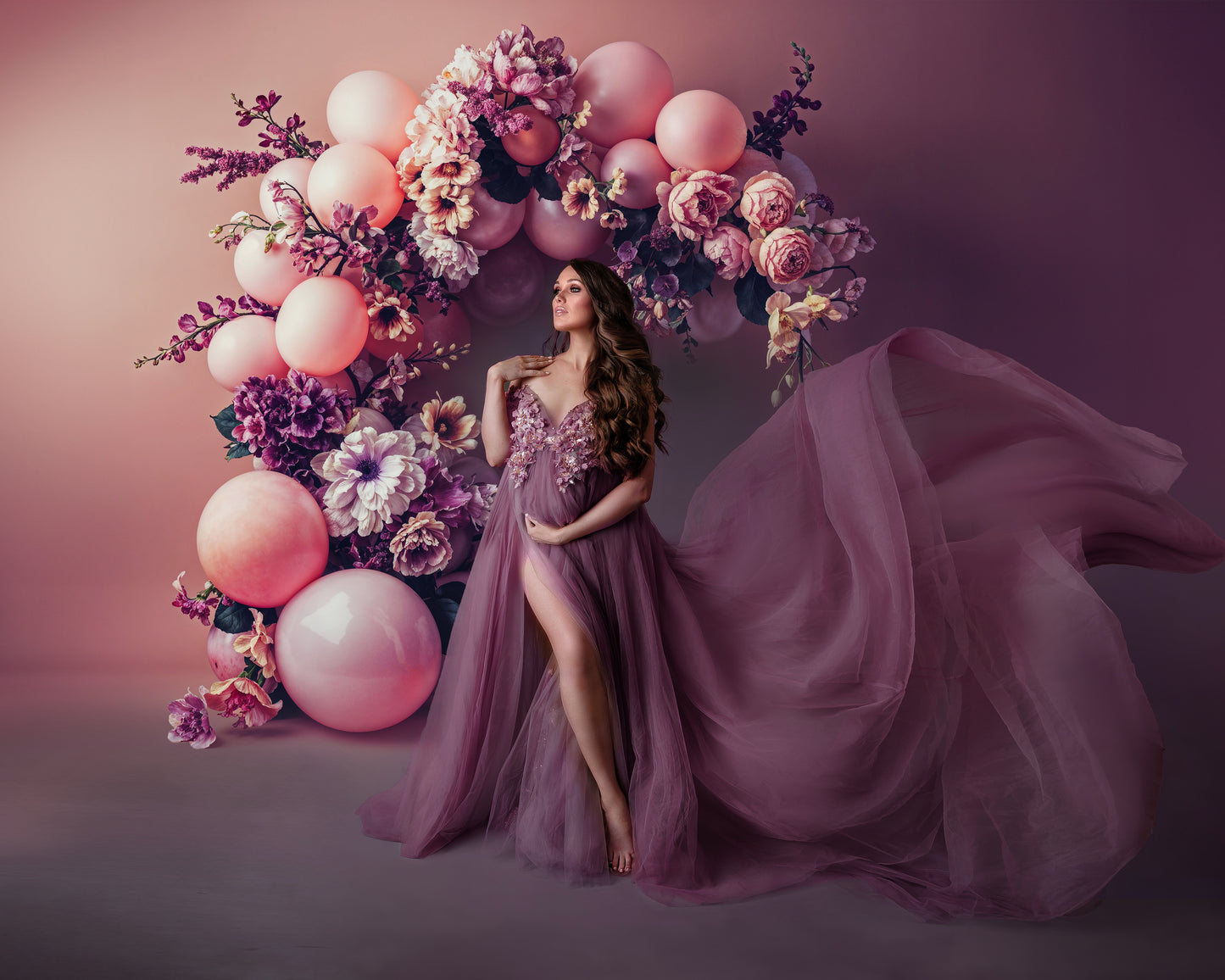 Conjunto de cenário digital com arco floral e balões
